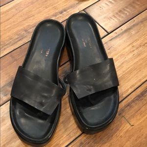 Donald J. Pliner Fifi sandals black size 9